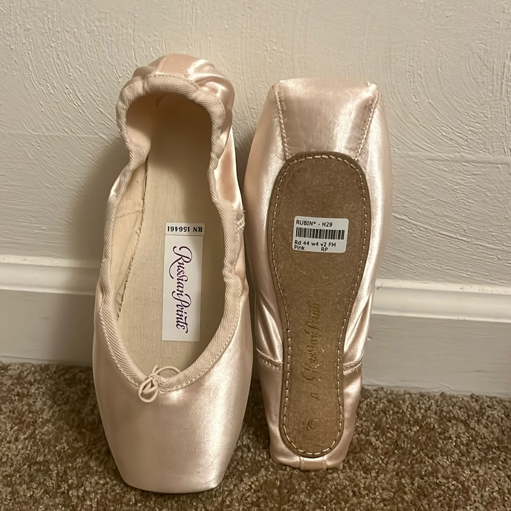 Russian Pointe Rubin Rd 44 w4 v2 FM in the color Pink. Brand new never worn.